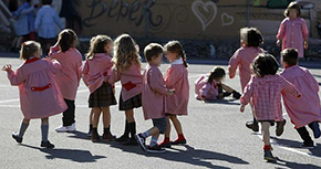 Lavandería Sevilla con uniformes escolares
